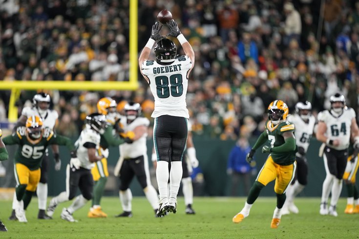 Eagles Secure Unconventional Victory Over Packers in Frustrating Game