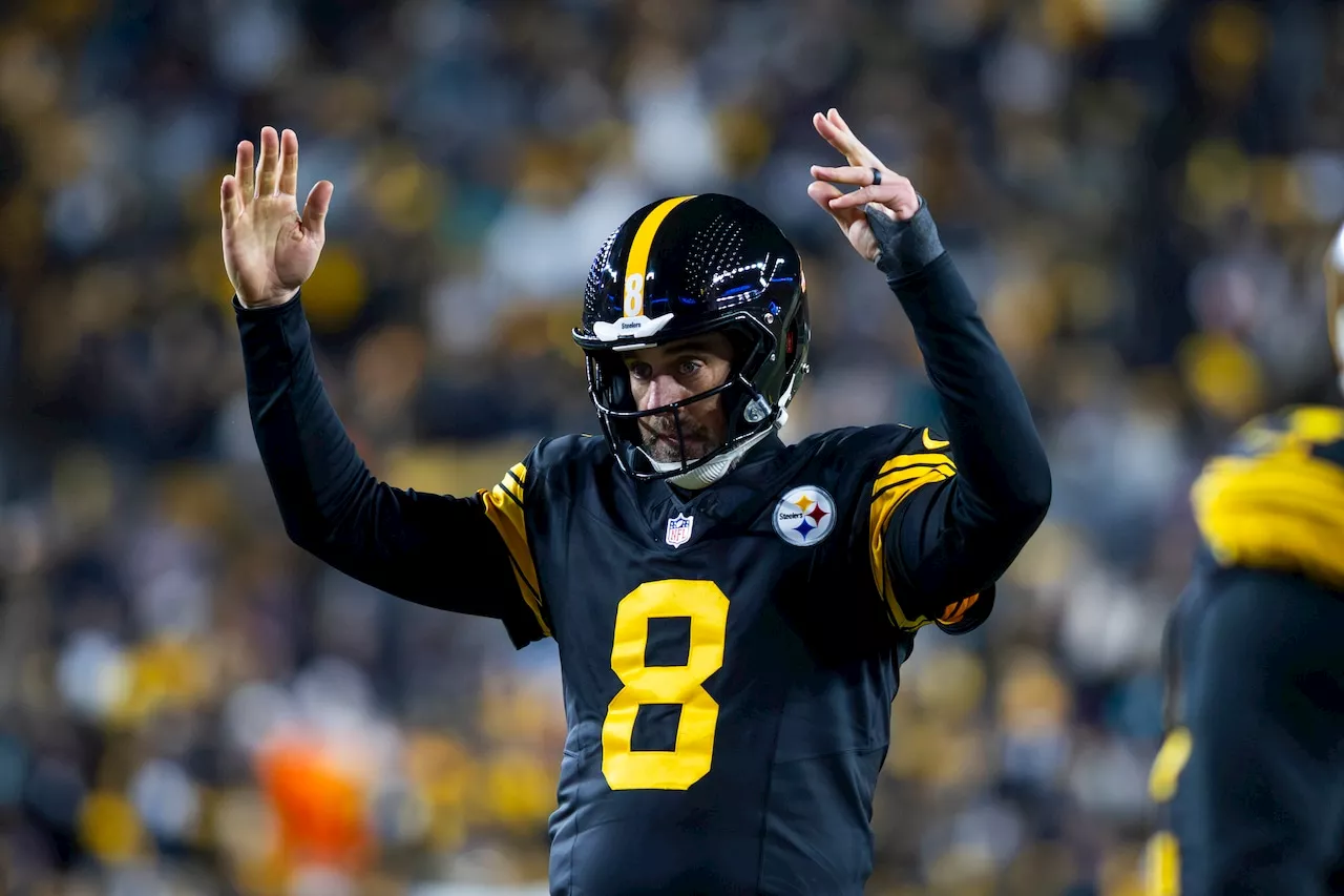 Aaron Rodgers Remains Noncommittal on Retirement Following Season with Steelers